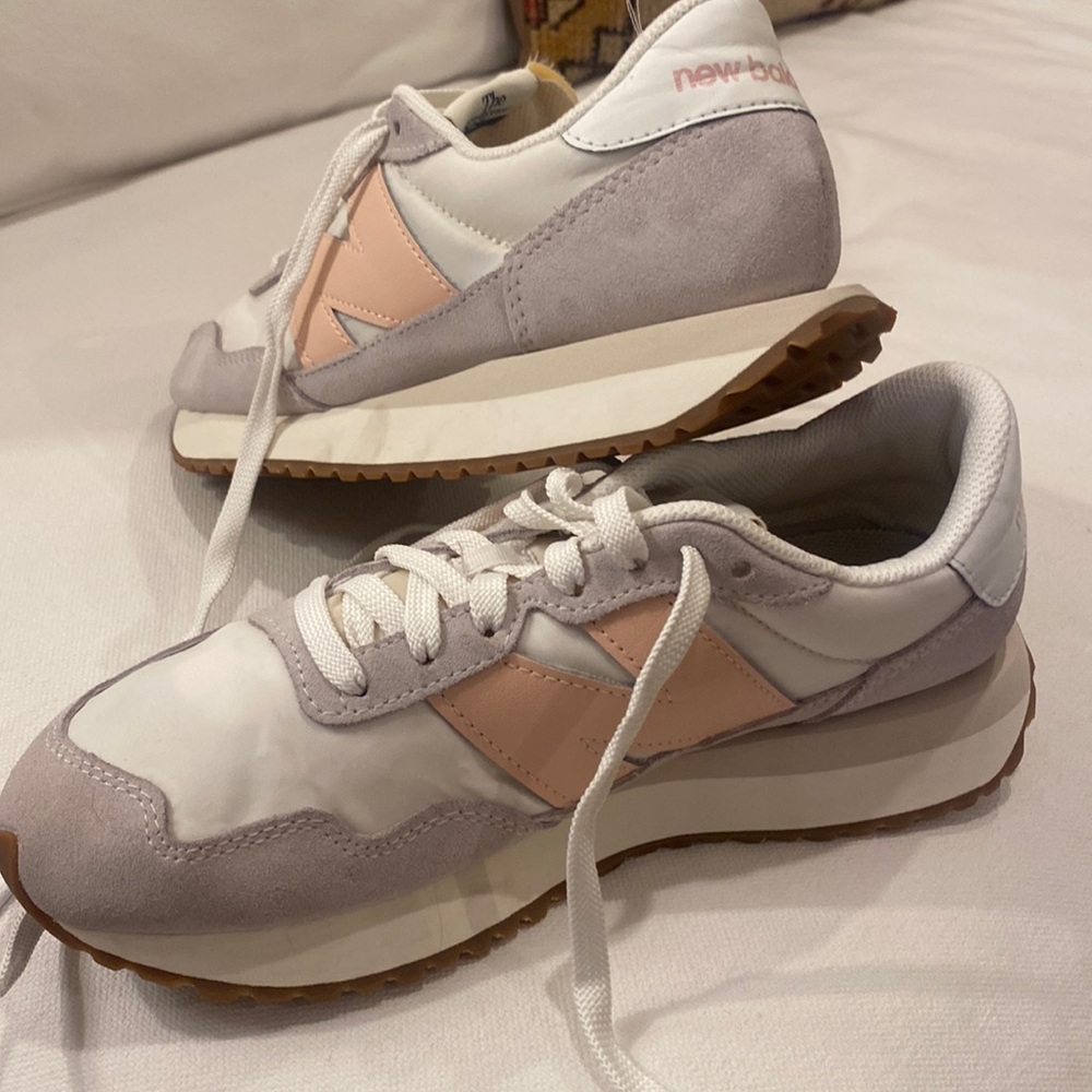 Women’s New Balance 237 sneakers